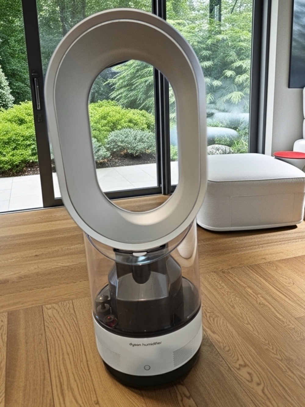 Dyson AM10 humidifier and room cooling unit in excellent working condition.